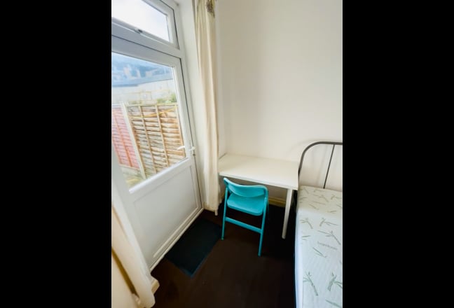 Fully Furnished Double Room with Private Patio Main Photo