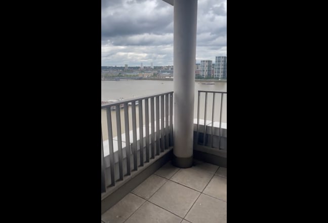 Beautiful en-suite double bedroom with river views Main Photo