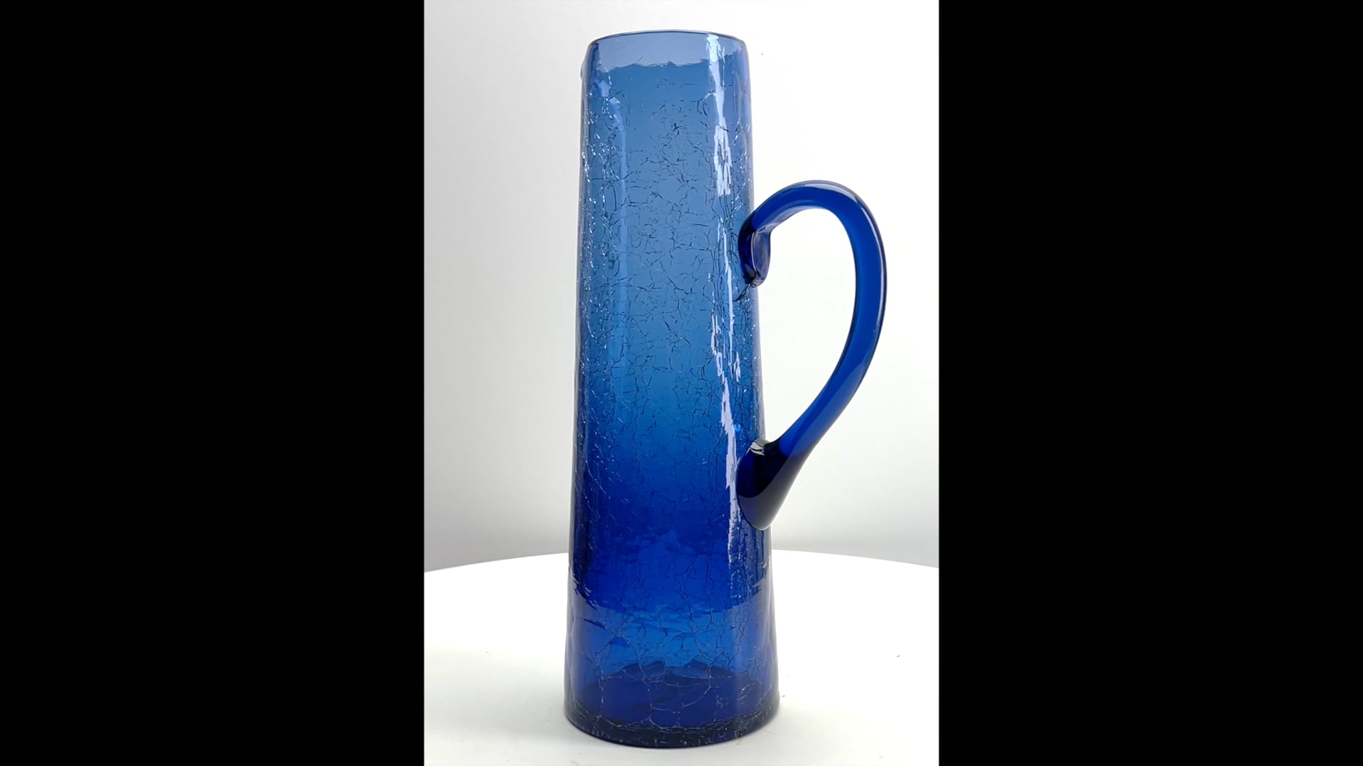 Pichet vintage en verre bleu cobalt soufflé à la main avec