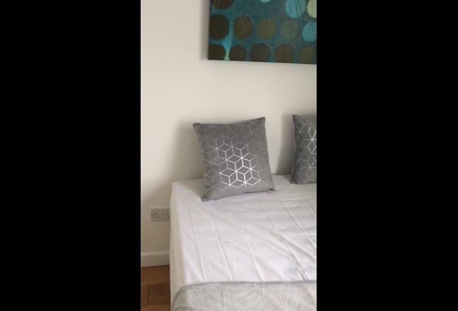 3 ensuite Bedroom near  Canary Wharf in riverside Main Photo