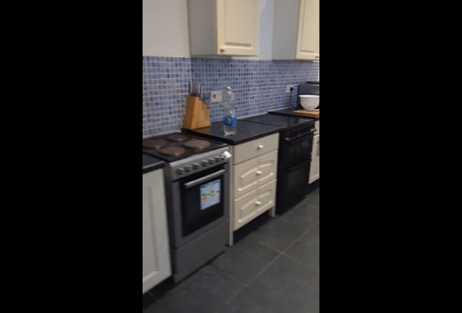 Video 1: Large double room 3 £ 115/wk FULLY INC
