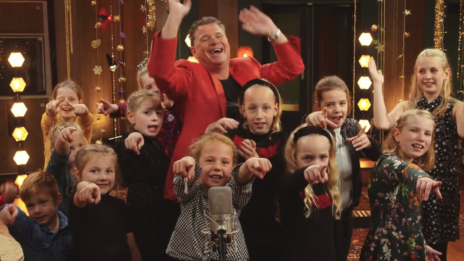 MISSIE MAX Videoclip Wolter Kroes