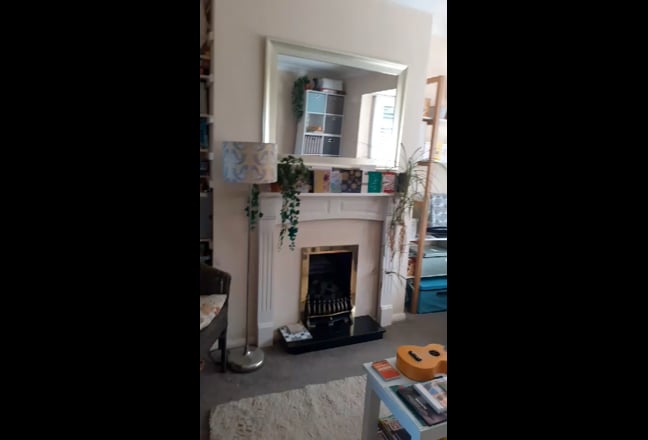 Bright airy room near universities, desk & garden Main Photo