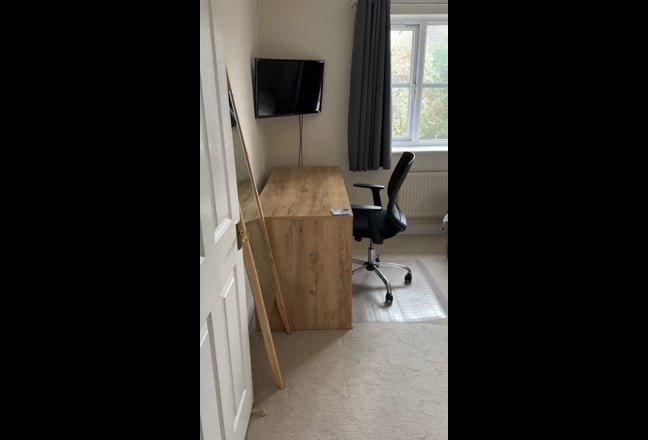 Available October 2025:Double room in modern house Main Photo