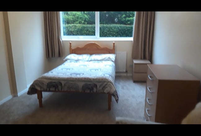 Very large double room available Main Photo