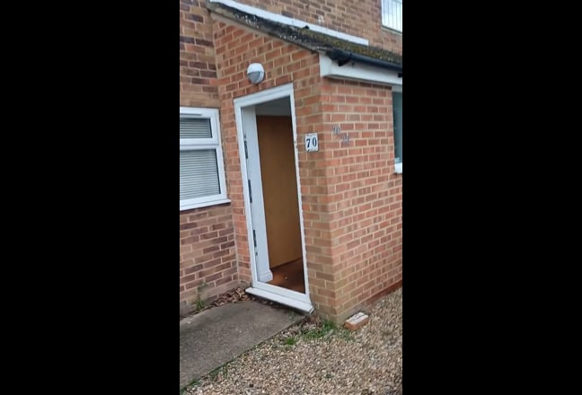 Flat 2 bed available as a whole Main Photo