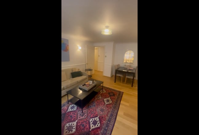 Seeking Professional Female Roommate Main Photo