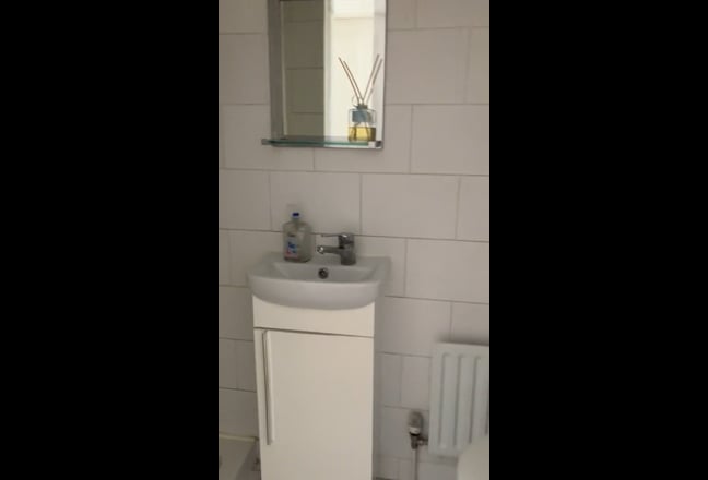 £1100 Double Room and Kitchenette - all bills inc Main Photo