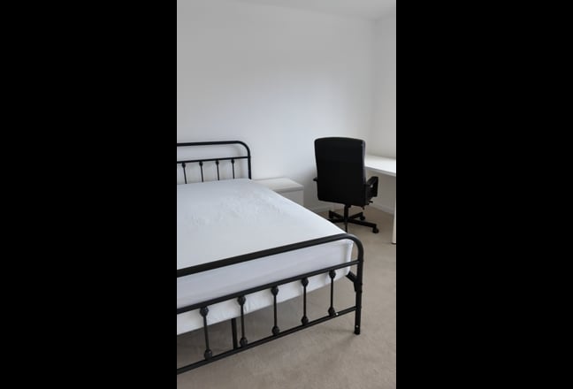 Refurnished double rooms for rent in Chesham  Main Photo
