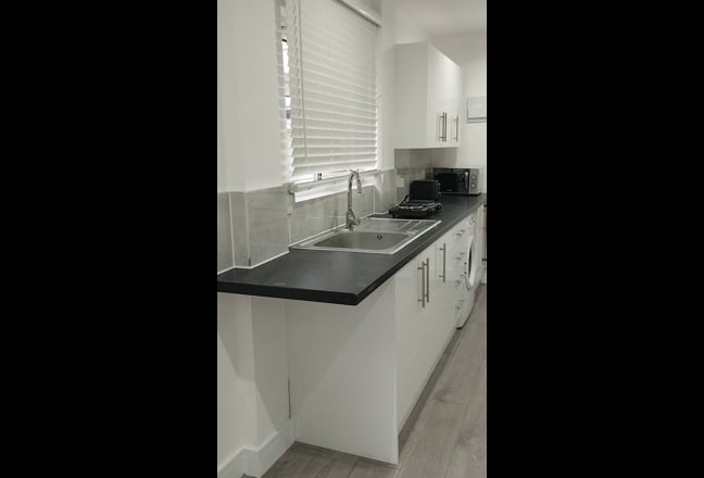 Studio ensuite suitable for professional or studen Main Photo