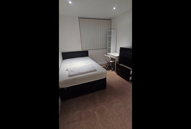  Double  room  to  rent  for a female occupant  Main Photo