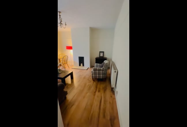 One double room overlooking Wandsworth Common Main Photo