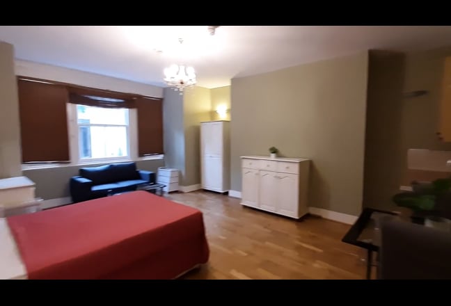 Double bedsit available in Kensington Olympia Main Photo