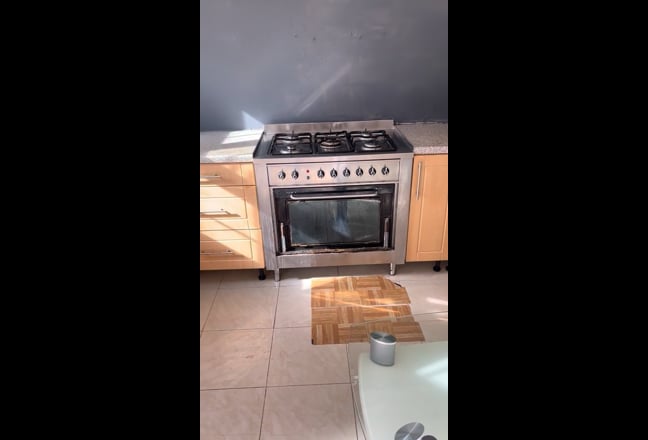 Clean Self Contained Studio on Wood Lane Isleworth Main Photo