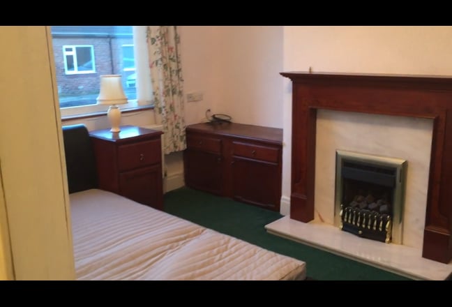 Double bedroom in a two-person house Main Photo