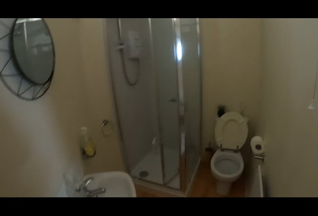 Large Single room close to Waitrose #16R3 Main Photo