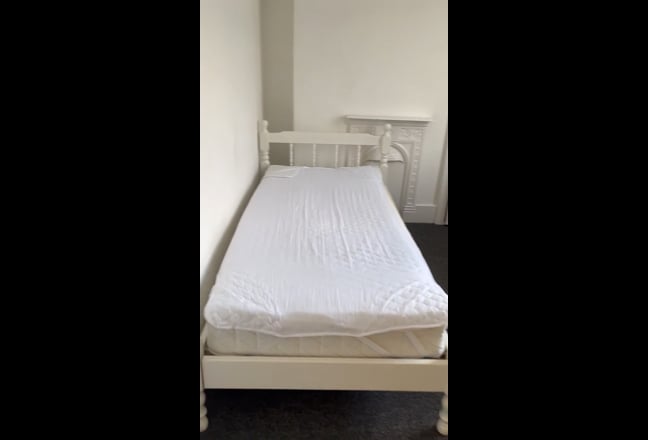 Cozy single room with en suite Main Photo