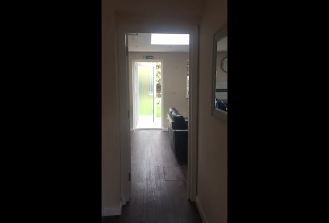 Beautiful House - Double Ensuite Bedroom Main Photo