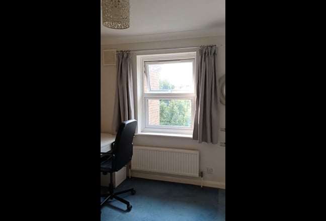 Huge double room for single occupancy near transpo Main Photo