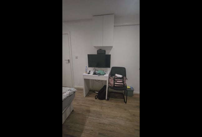 Self Contained Studio/Annex Near Gatwick  Main Photo