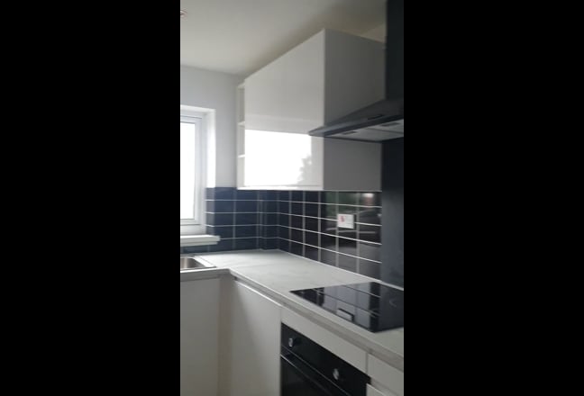 Video 1: Front of the flat with parking space