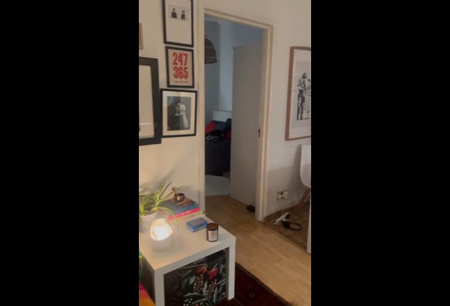 Cosy Little flat to share in Chsiwick Main Photo