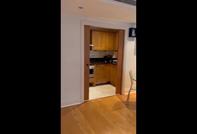 Luxury river view apartment - En-suite  Main Photo