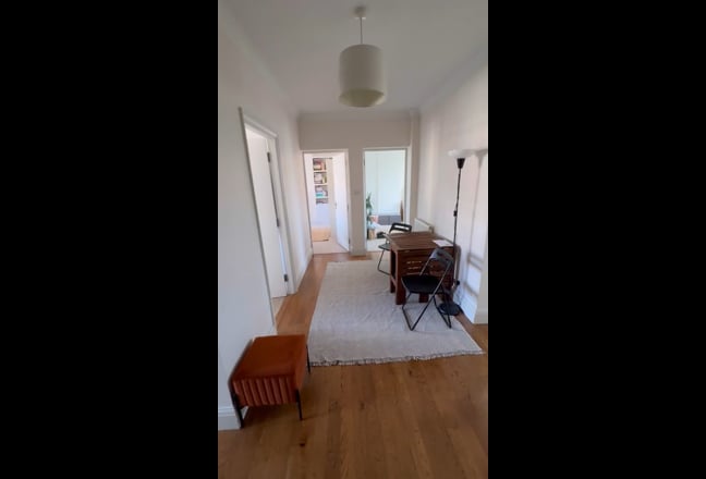 Video 1: The room: 15' x 11'11'' or 4.57 x 3.64m