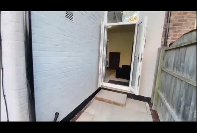 Double en-suite room all bills included £700 p/m Main Photo