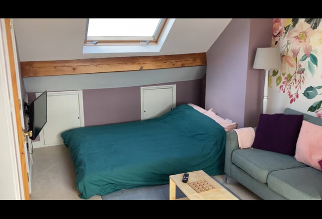 Lovely peaceful self-contained loft in Horfield Main Photo