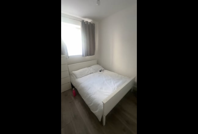 Zone 1 Double Bedroom Flat Share E1  Main Photo