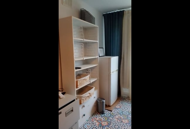 Double room, single bed in garden flat 							 Main Photo