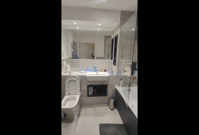 Double room for chilled housemate  Main Photo