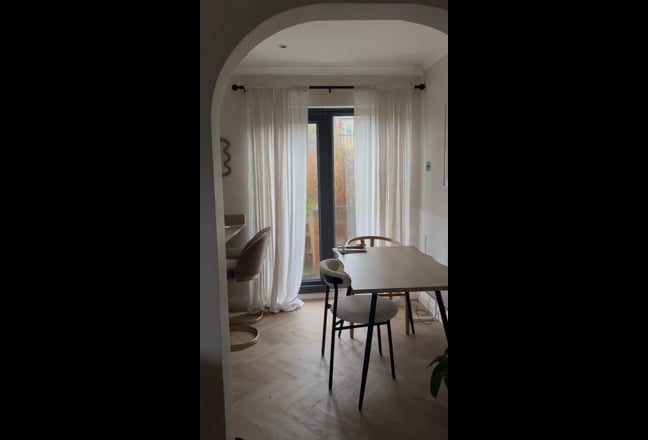 SHORT TERM Room let in a beautiful home Main Photo