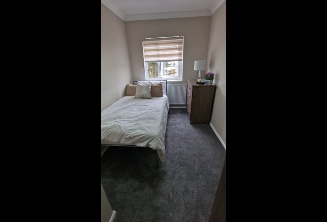 Luxurious Single Room Close to Town Centre Main Photo