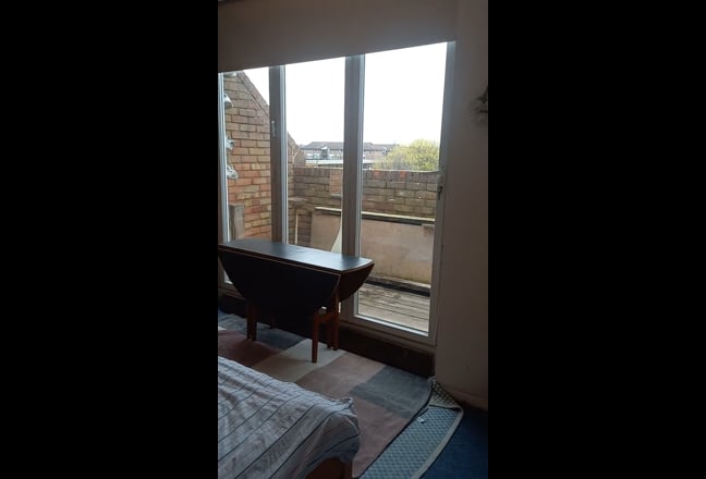 Ensuite  Next to the River  Battersea Main Photo