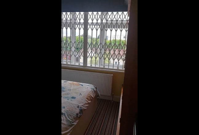  1   Double  and  1  Single av  Professionals preferred  Main Photo