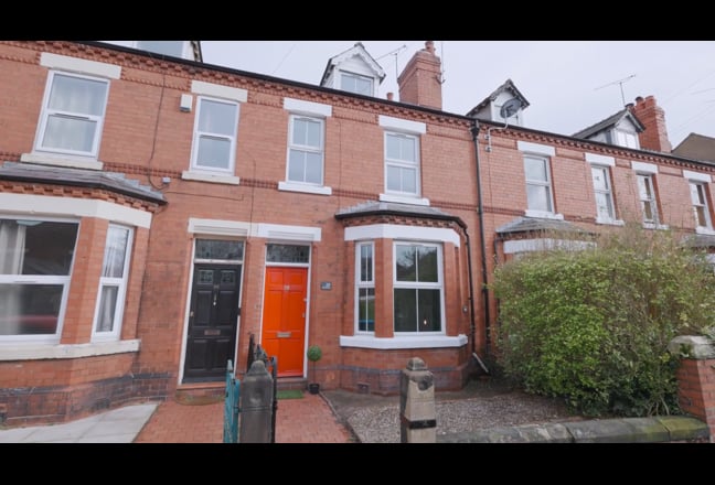Renovated professional house share Main Photo