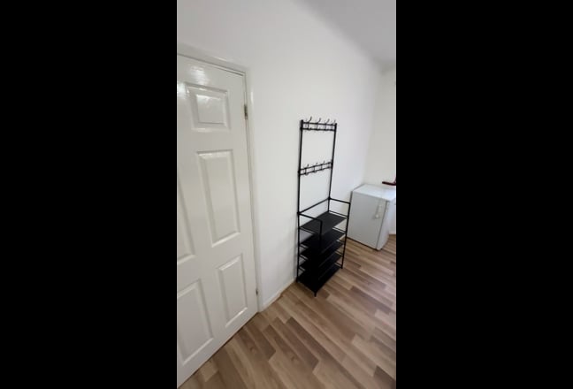 Large Double Room for Rent Main Photo