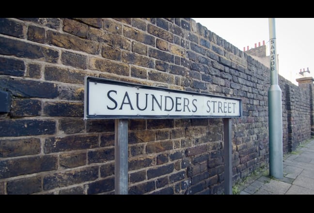 Large Double Room with Ensuite and Smart TV Main Photo