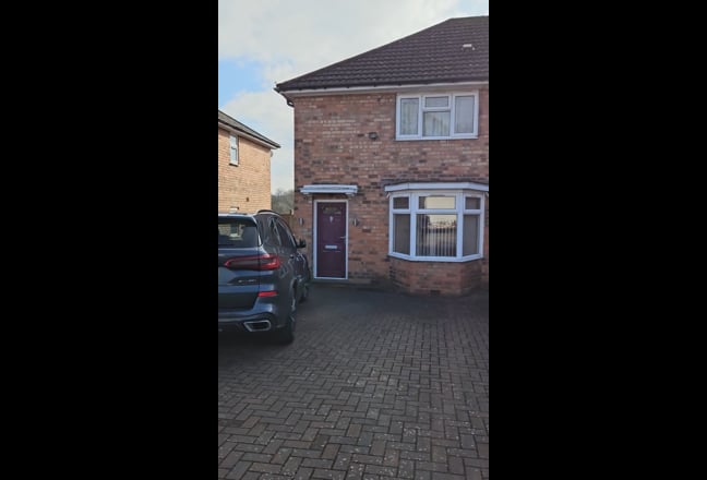 Available - £400 pcm, inc Bills Main Photo