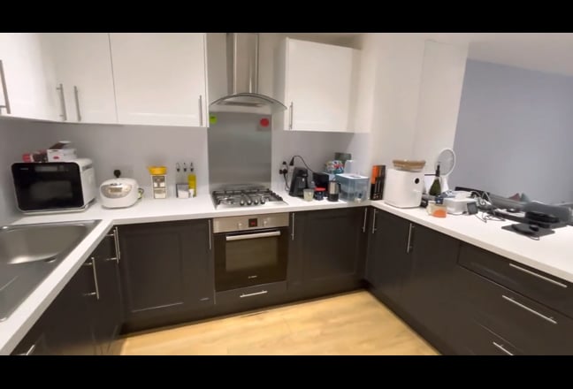 Zone 2- Double bedroom in a friendly house Main Photo