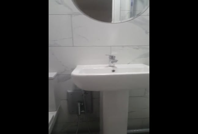 Large ensuite double room to rent for a profession Main Photo