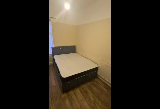 4 Bedroom House available for room rental Main Photo
