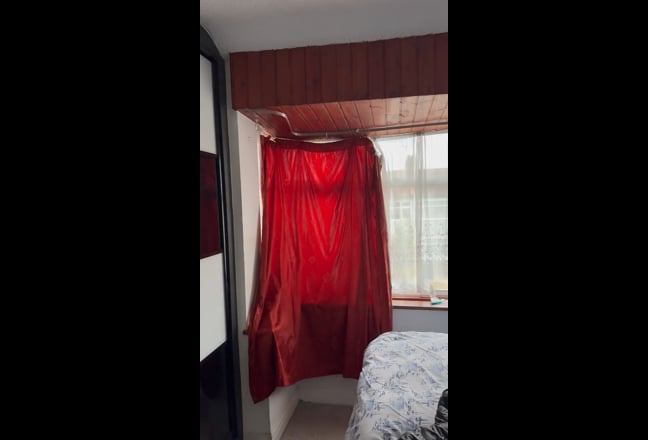 Video 1: double bedroom large storage 3  Wardrobes