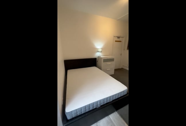 Ensuite room available  Main Photo
