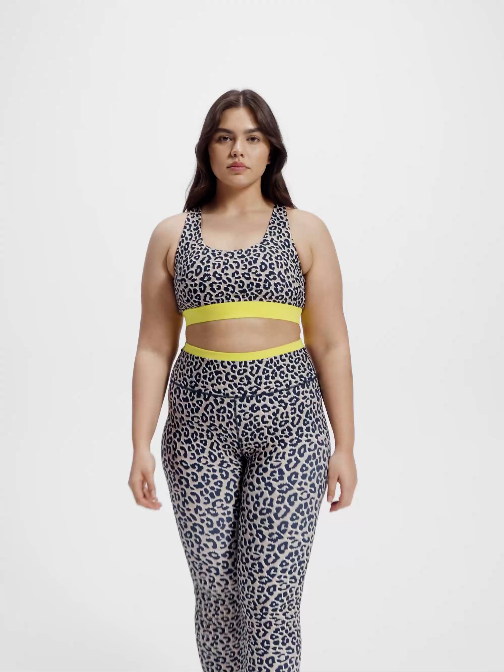 חזיית ספורט גב x מבד nero