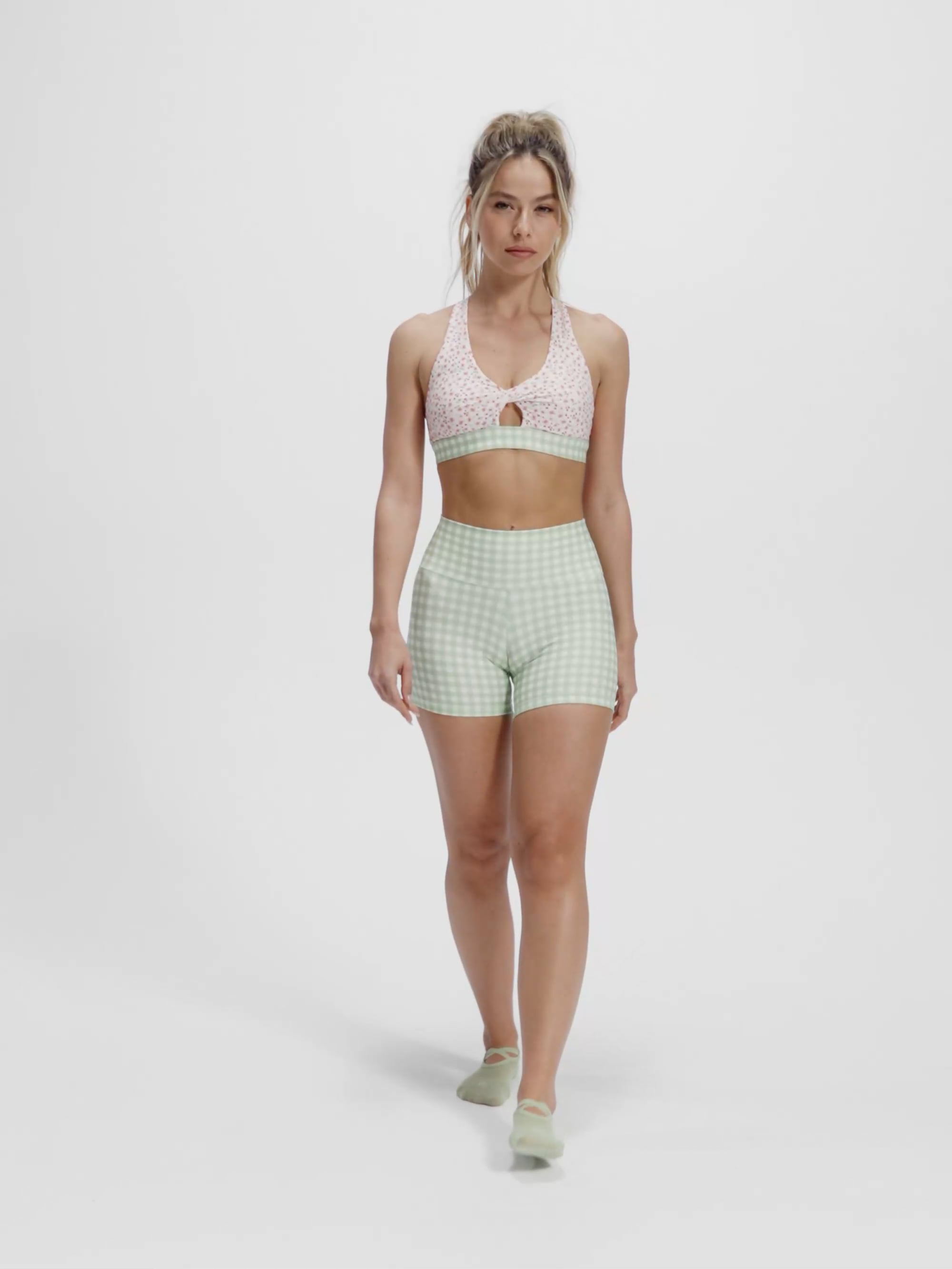 עקביות יוגה מונעות החלקה