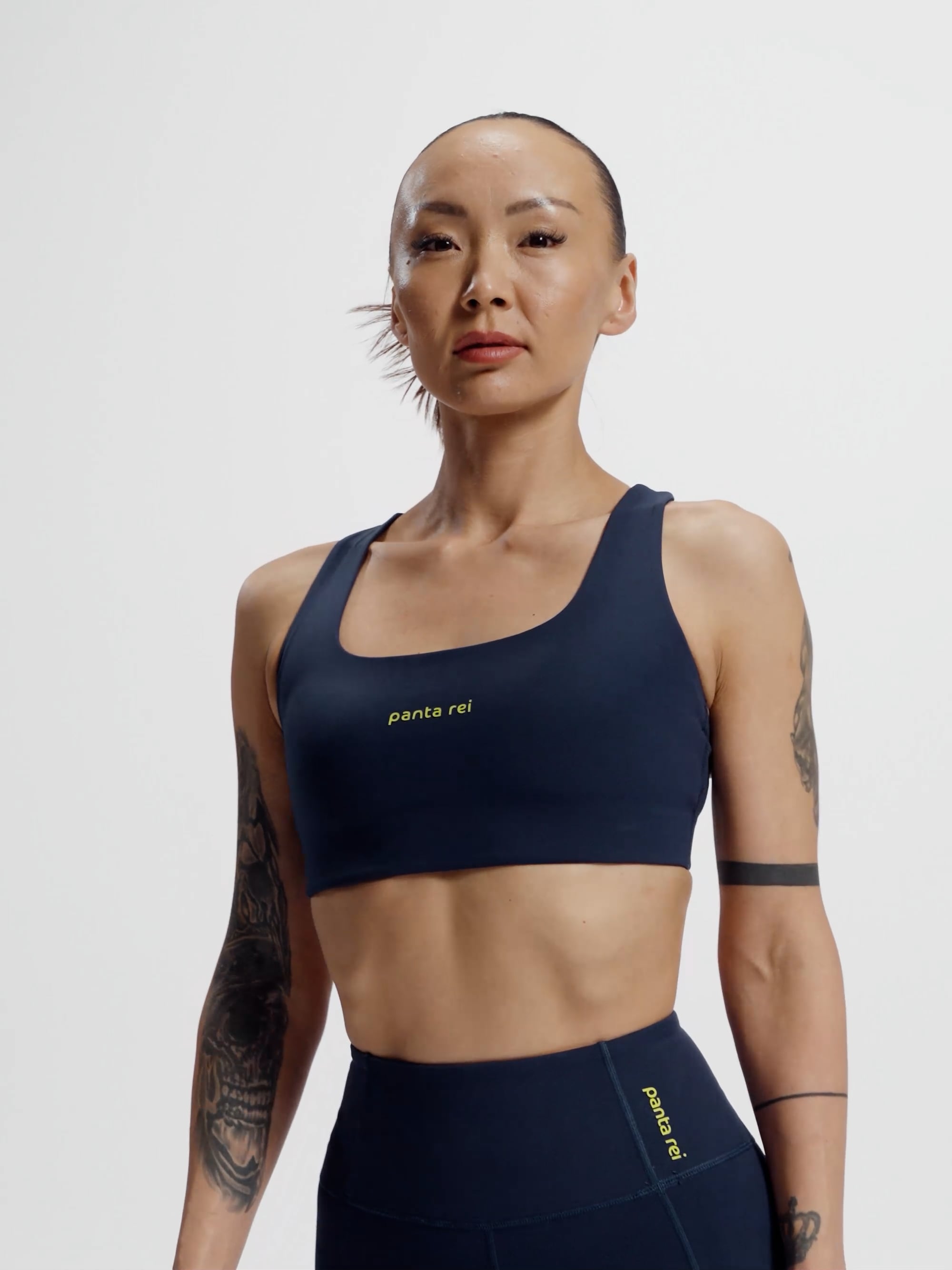 חזיית ספורט מחשוף ישר מבד nero