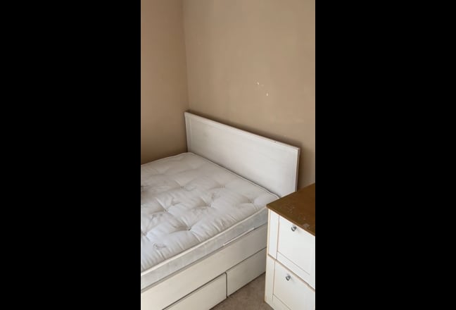 Spacious Double Room 5 min walk from Hospital Main Photo